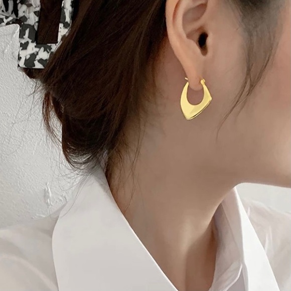 NEW 925 Sterling Silver Asymmetrical Hoop Point Earrings - Picture 4 of 7